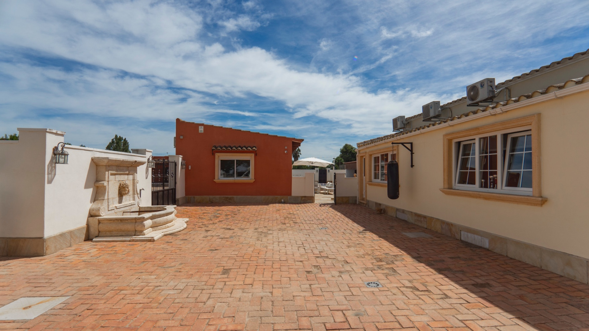 Buy luxury Villa in costa blanca