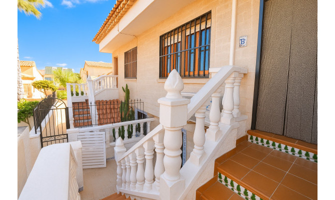 Casa adosada / Casa en hilera - Venta - La Mata - La Mata