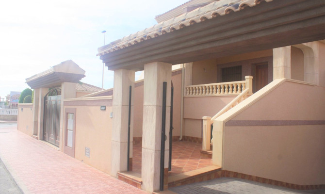 Casa adosada - Venta - Los Altos - CMO-70947