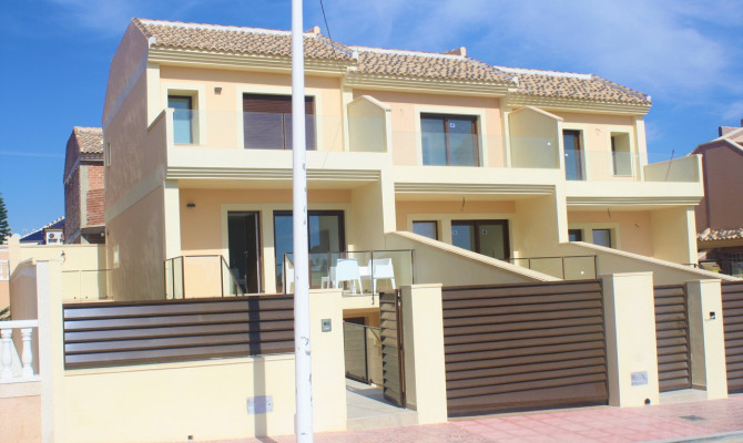 Casa adosada - Venta - Los Altos - Los Altos