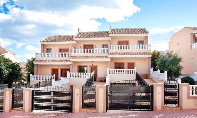 Casa adosada - Venta - Los Altos - Los Altos