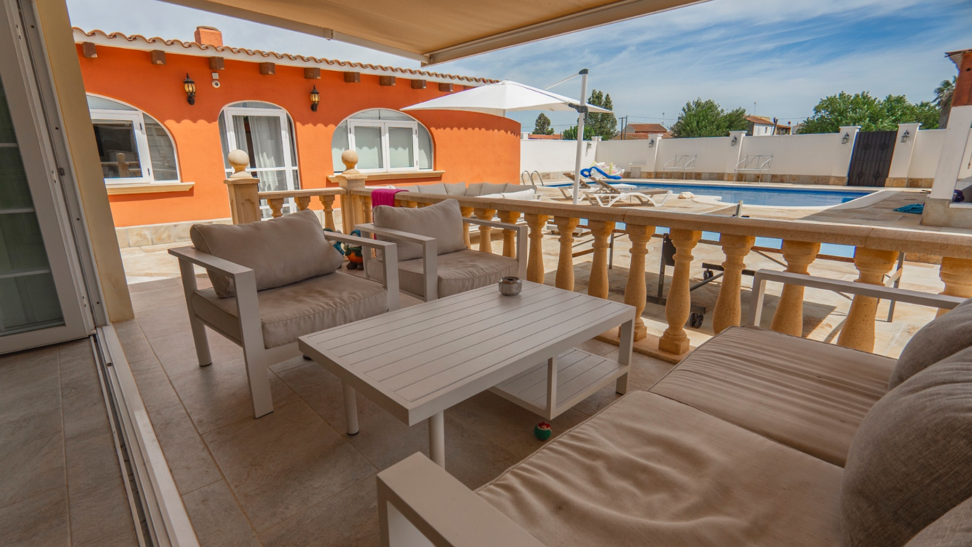 Chalet con piscina en Costa Blanca