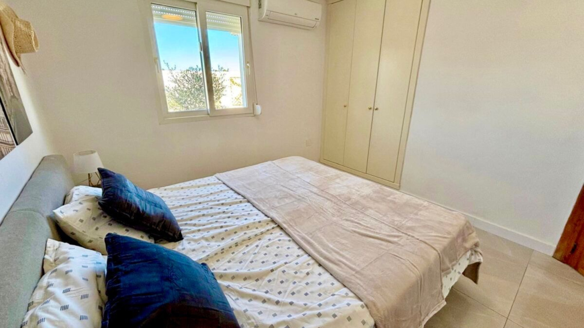 Chalet con piscina en venta costa blanca