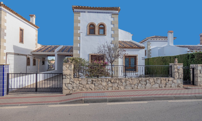 Detached Villa - Resale - La Finca Golf - Algorfa