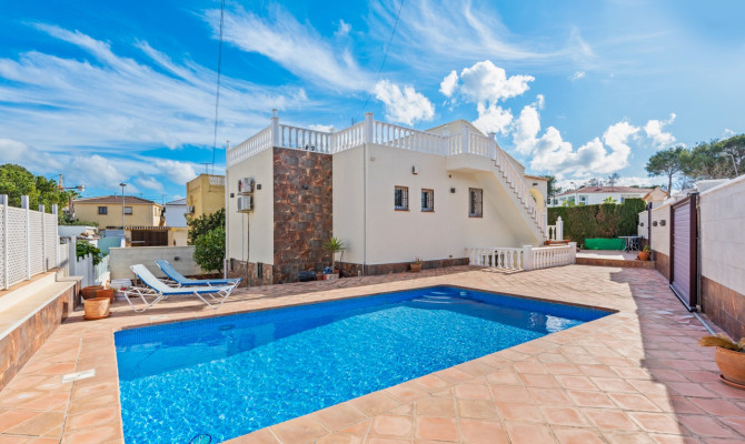 Detached Villa - Resale - Torrevieja - QK-19992