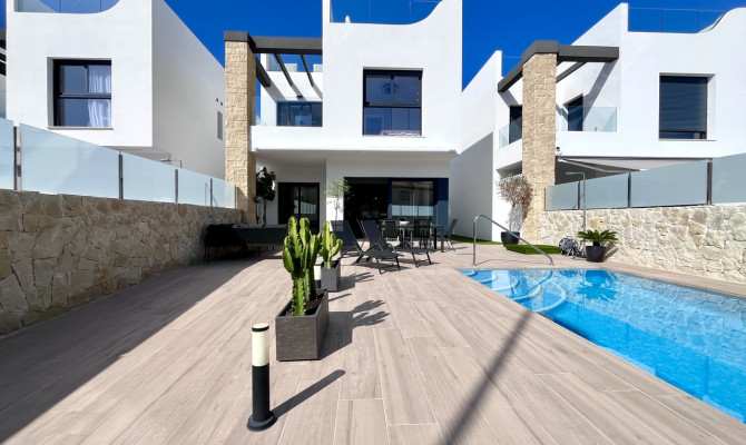 Detached Villa - Revente - Punta Prima - AKS-30494