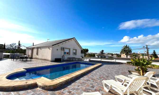 Detached Villa - Sprzedaż - Los Balcones, Torrevieja - Los Balcones