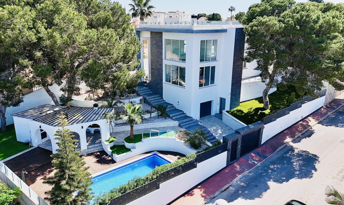 Detached Villa - Sprzedaż - Los Balcones, Torrevieja - Los Balcones