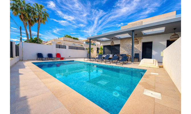 Detached Villa - Sprzedaż - Los Balcones, Torrevieja - Los Balcones