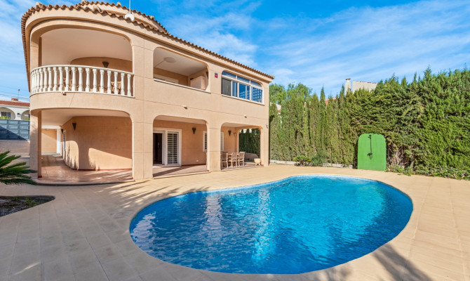 Detached Villa - Sprzedaż - Los Balcones, Torrevieja - QK-94133