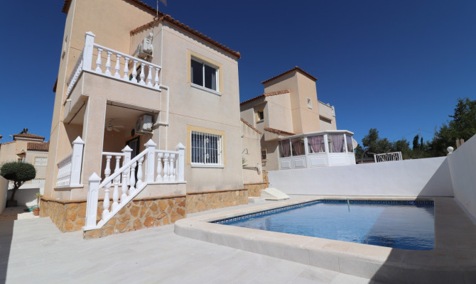 Detached Villa - Sprzedaż - San Miguel de Salinas - Lake View Mansions