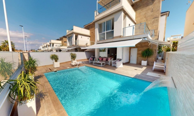 Detached Villa - Sprzedaż - Torrevieja - GCS-75551