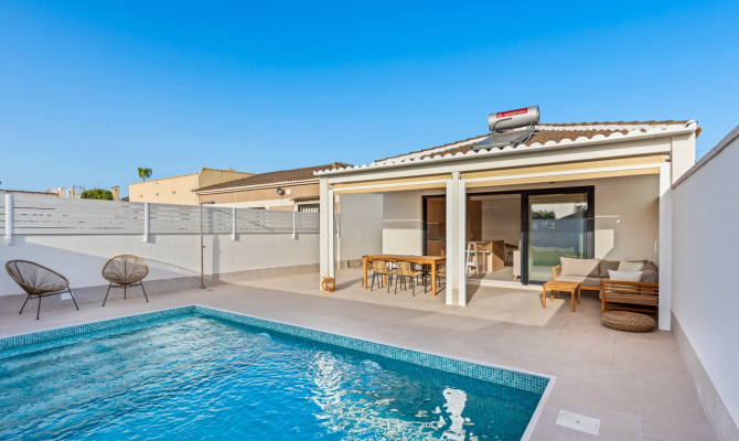 Detached Villa - Sprzedaż - Torrevieja - QK-41442