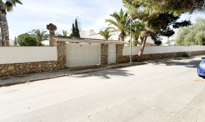 Detached Villa - Venta - Orihuela Costa - La Zenia