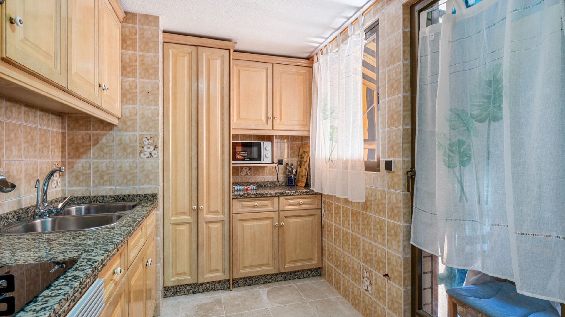 Resale - Apartment - Arenales del Sol - Segunda linea playa