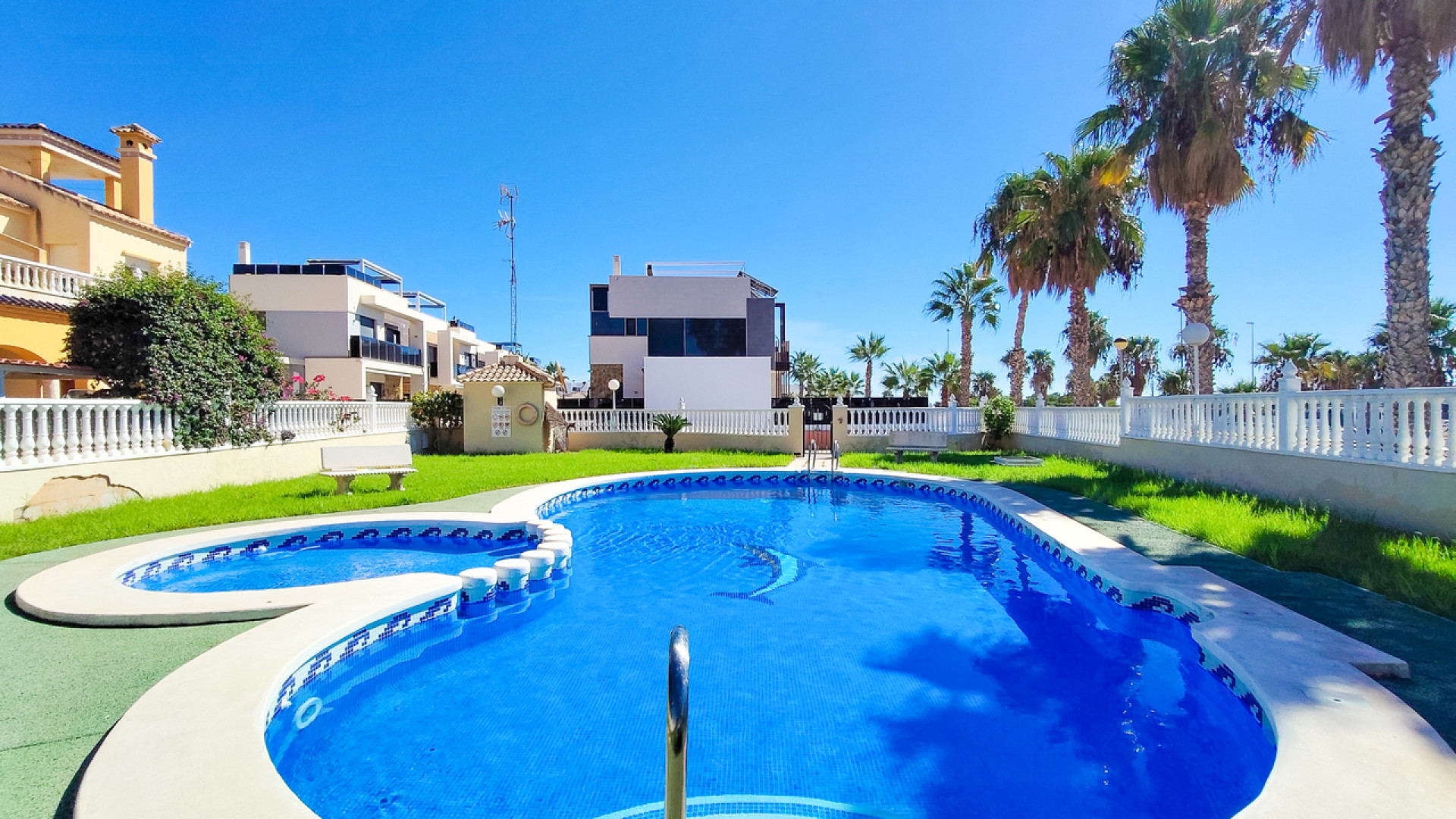 Resale - Apartment - Cabo Roig