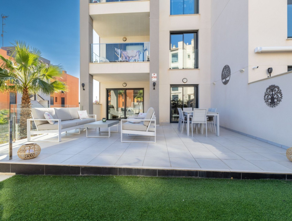 Resale - Apartment - Ground Floor - Orihuela Costa - Villamartín