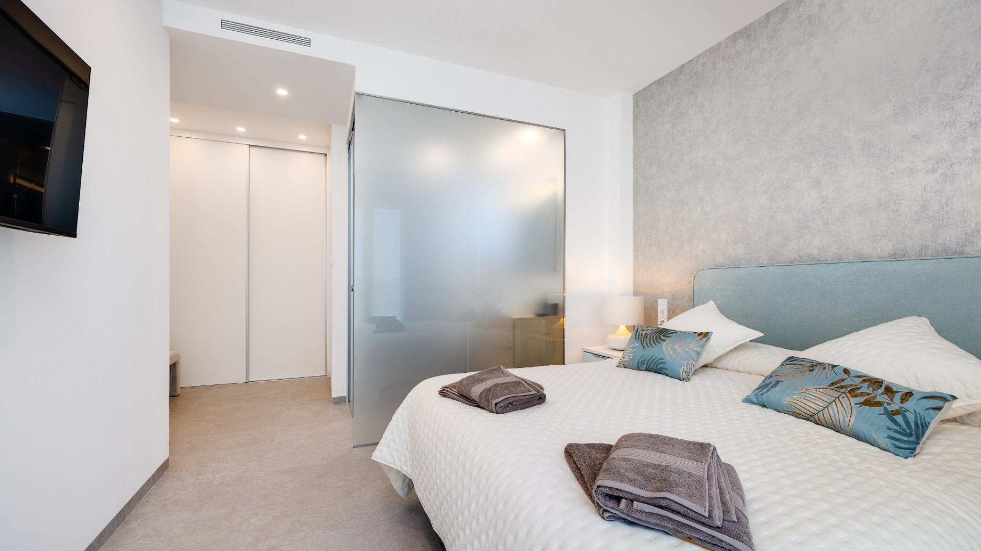 Resale - Apartment - Las Colinas Golf Resort