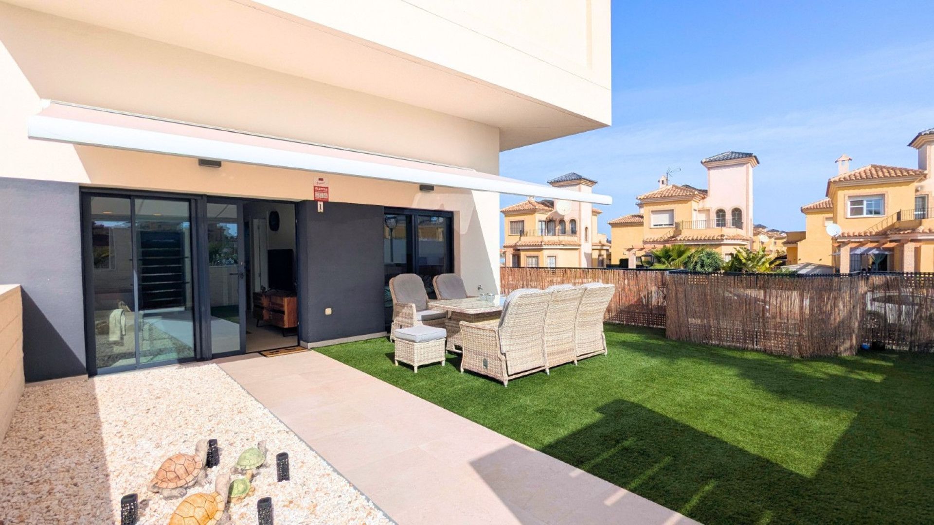 Resale - Apartment - Lo Crispin