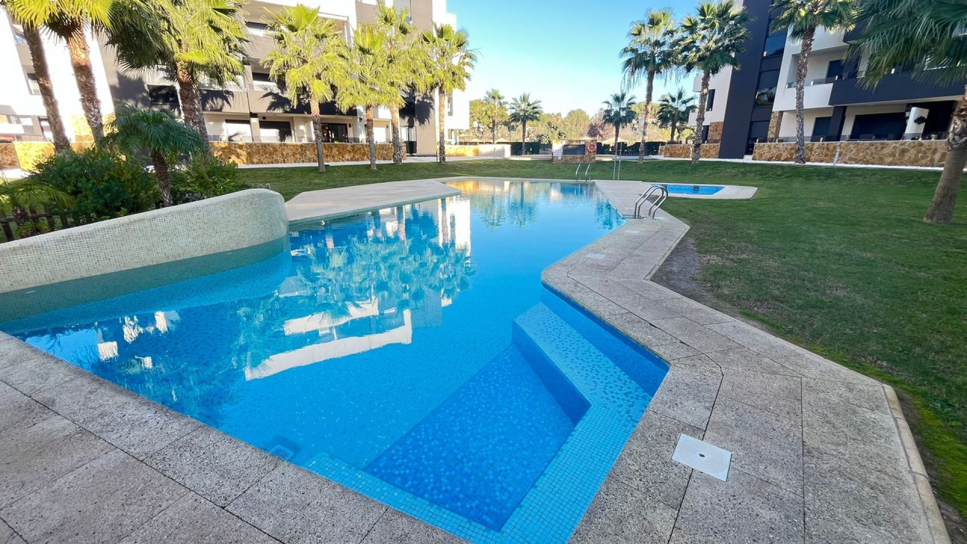 Resale - Apartment - Los Altos