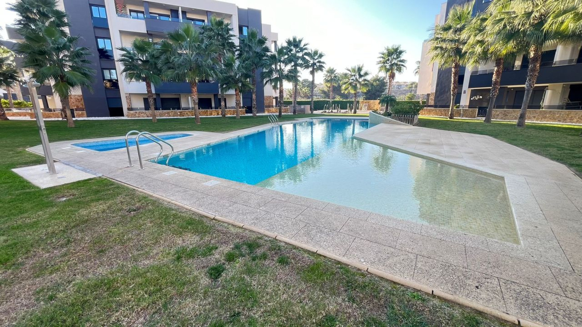 Resale - Apartment - Los Altos