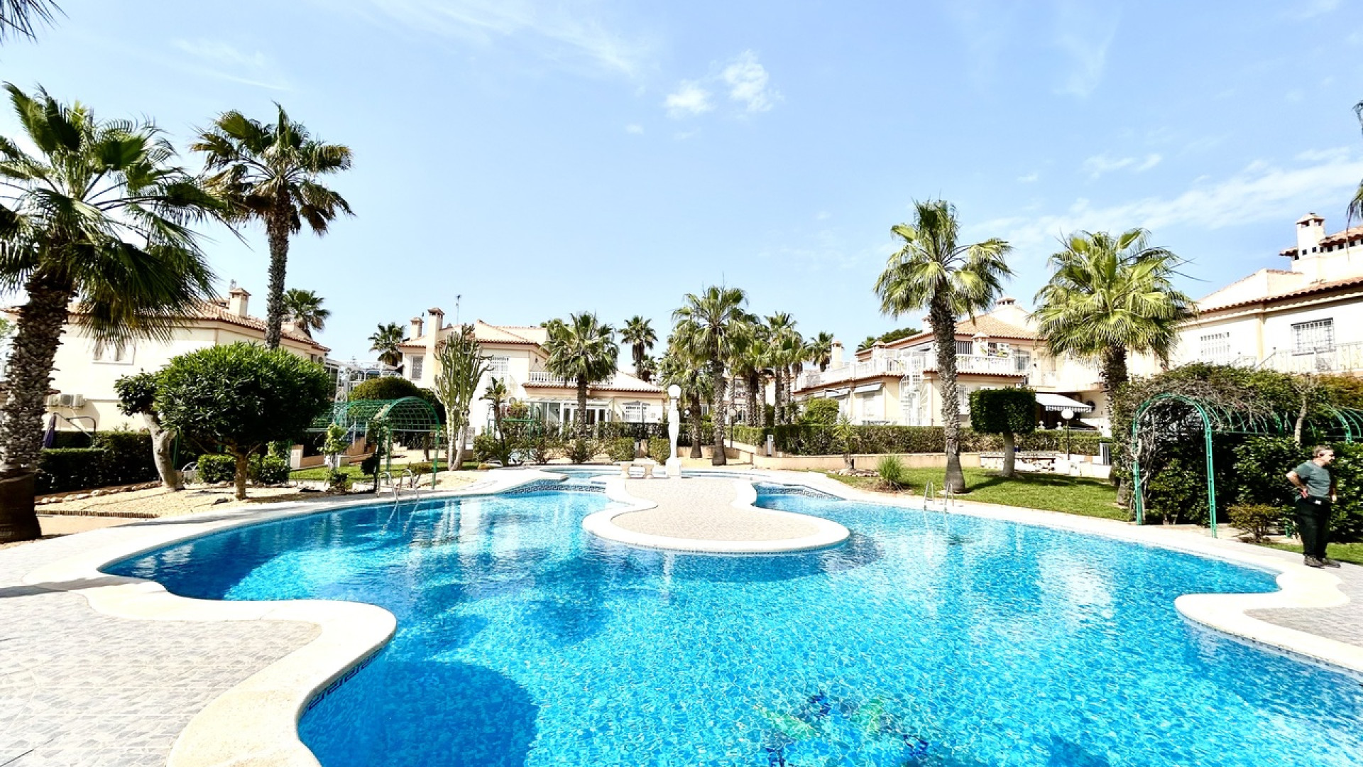Resale - Apartment - Los Altos