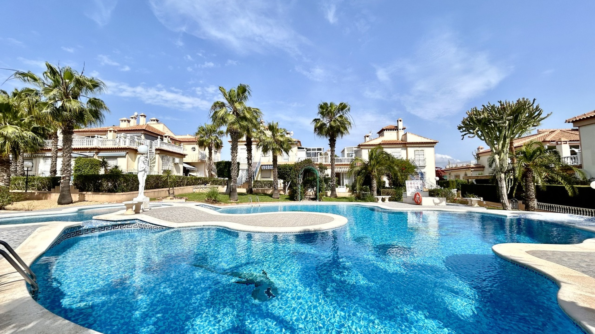 Resale - Apartment - Los Altos