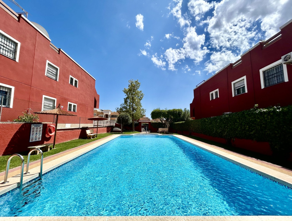 Resale - Apartment - Los Altos