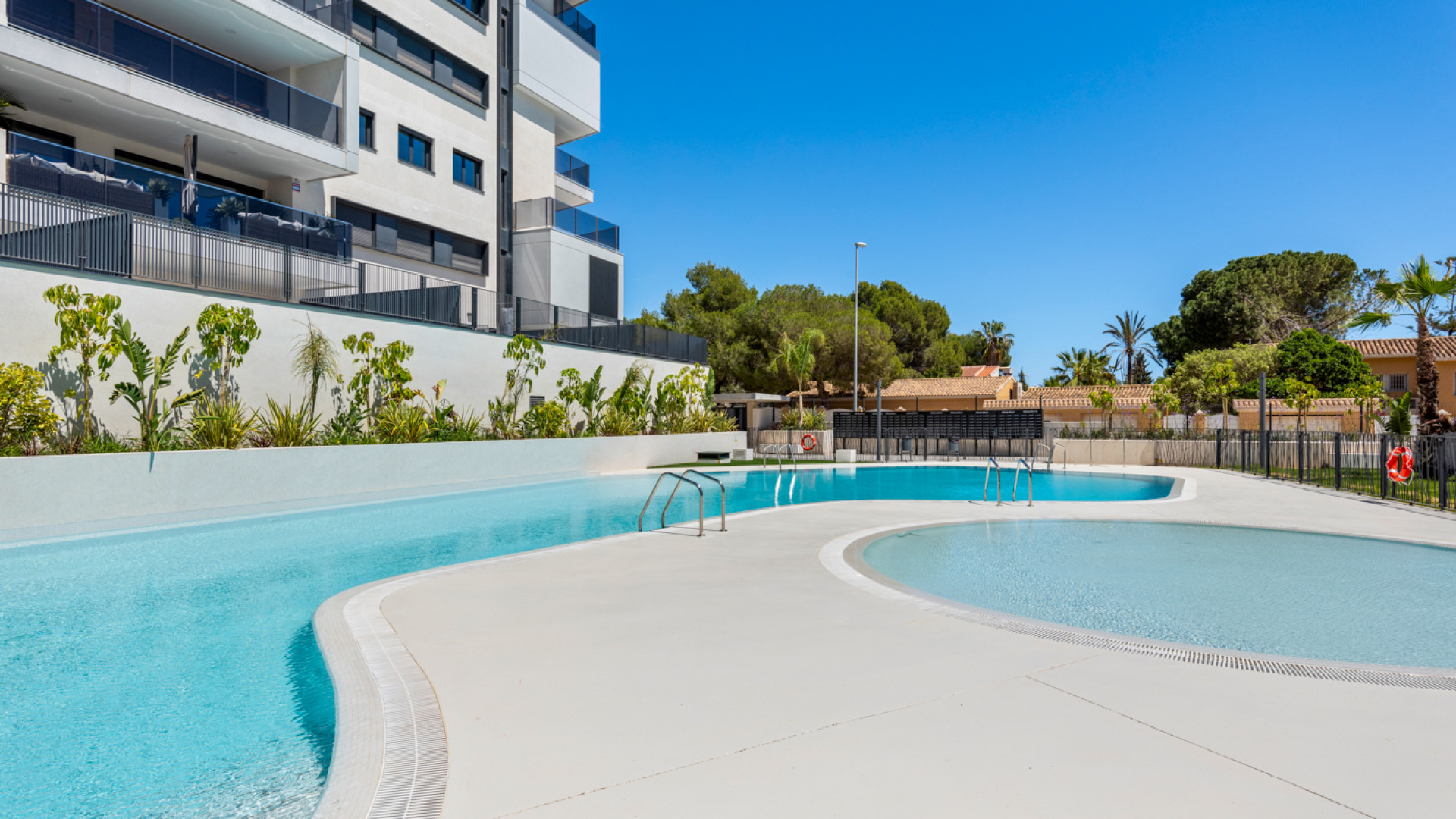 Resale - Apartment - Orihuela Costa - Campoamor