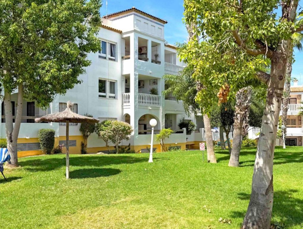 Resale - Apartment - Orihuela Costa - Villamartin