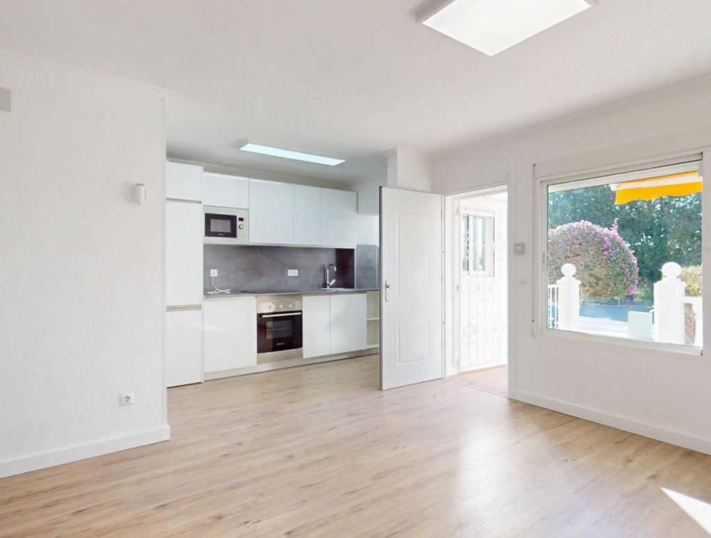 Resale - Apartment - Orihuela Costa - Villamartin