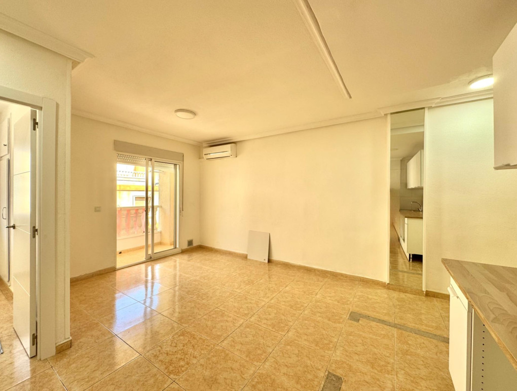 Resale - Apartment - Torrevieja - Centro