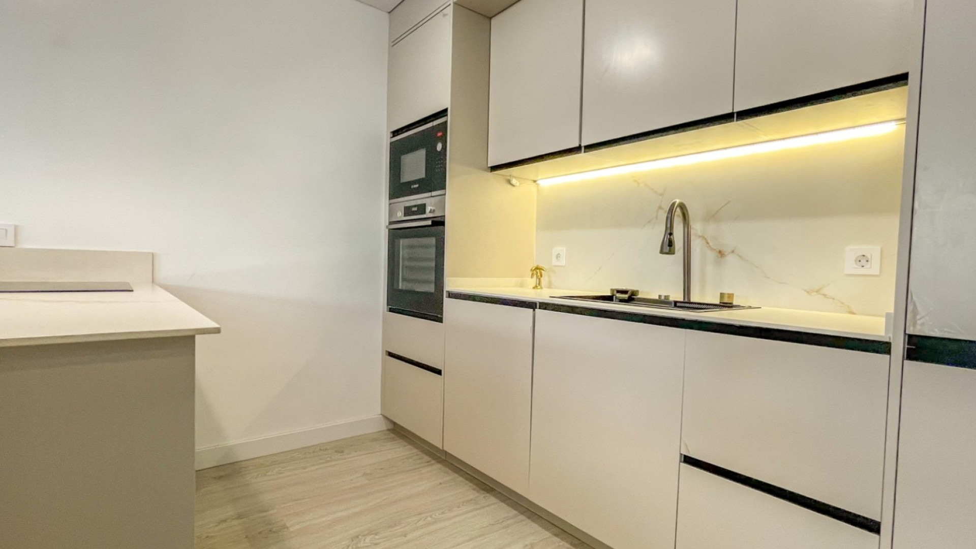 Resale - Apartment - Torrevieja - El Acequión - Los Náufragos