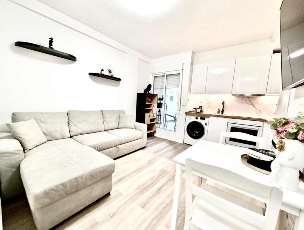 Resale - Apartment - Torrevieja - La Mata pueblo