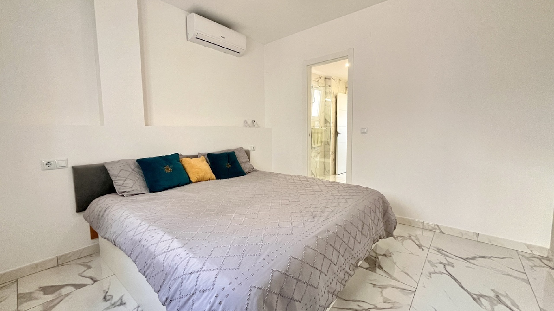 Resale - Apartment - Villamartin