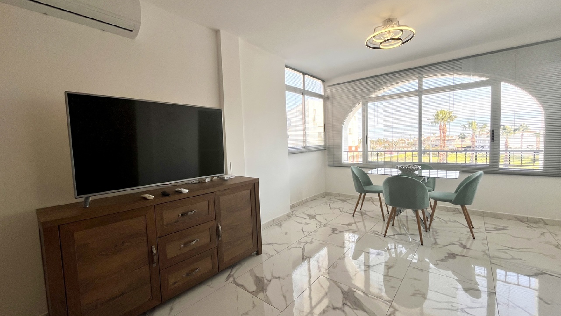 Resale - Apartment - Villamartin
