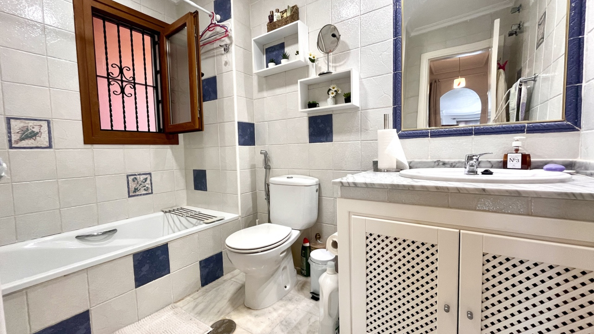 Resale - Apartment - Villamartin