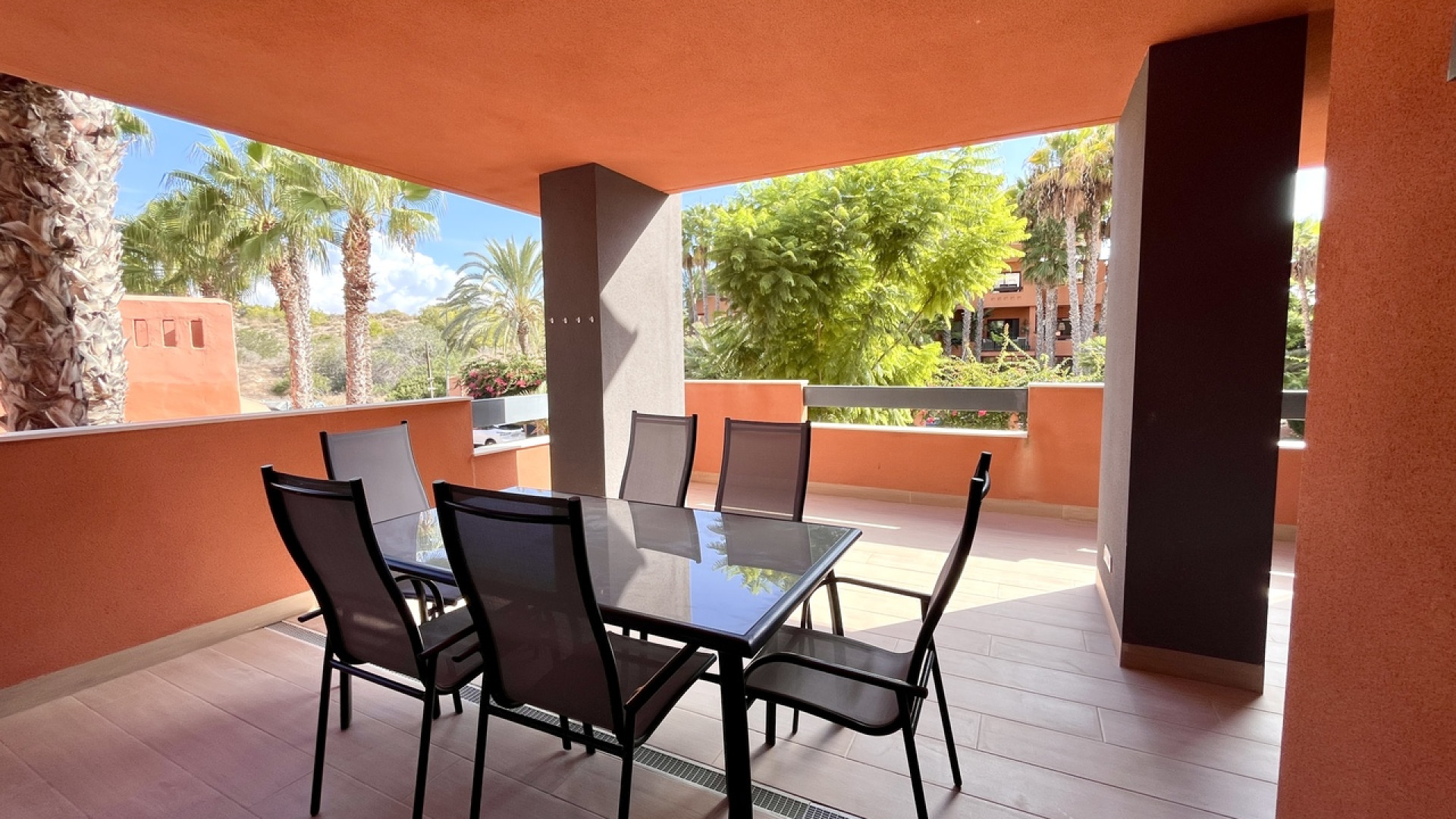 Resale - Apartment - Villamartin