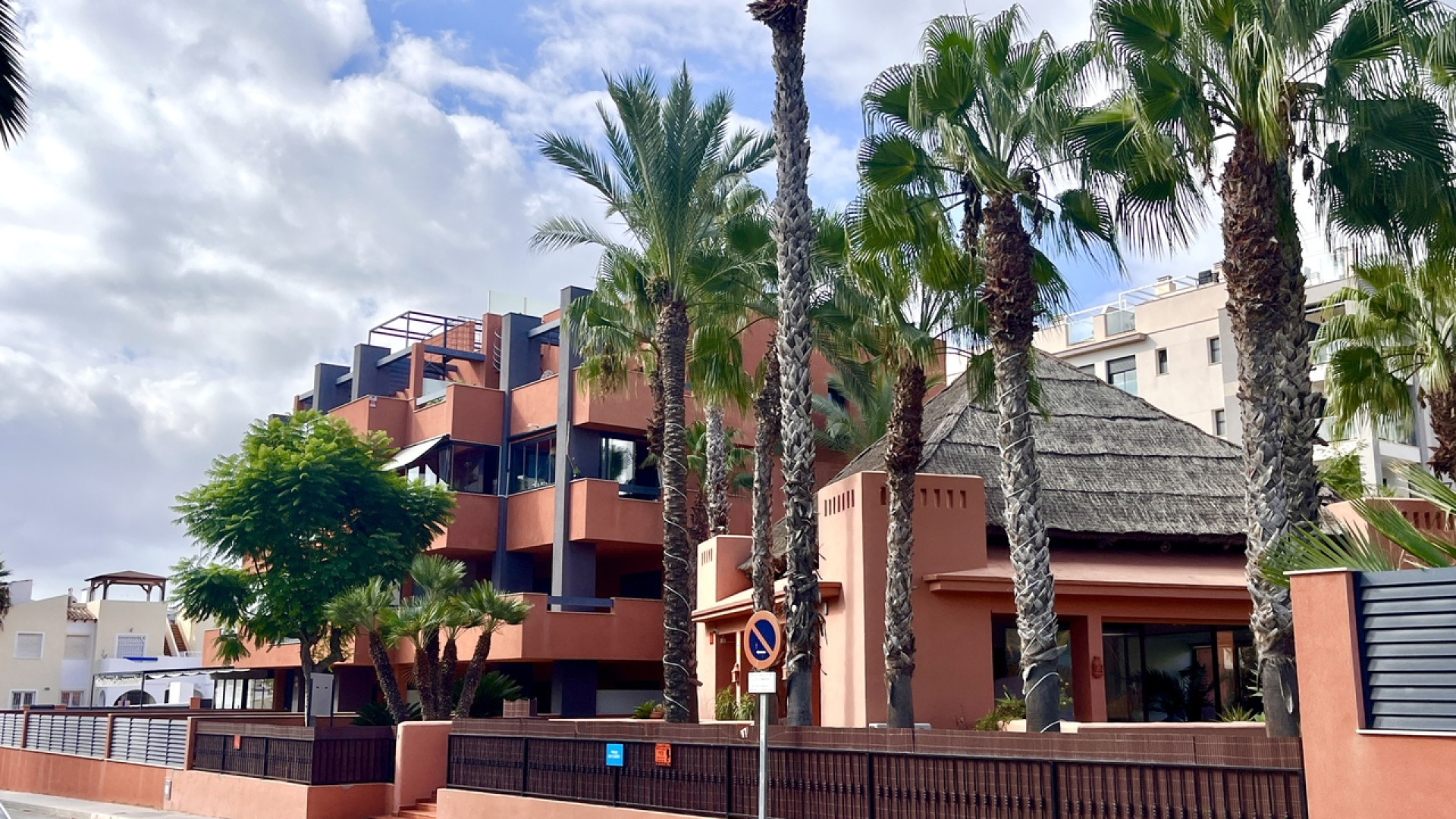 Resale - Apartment - Villamartin