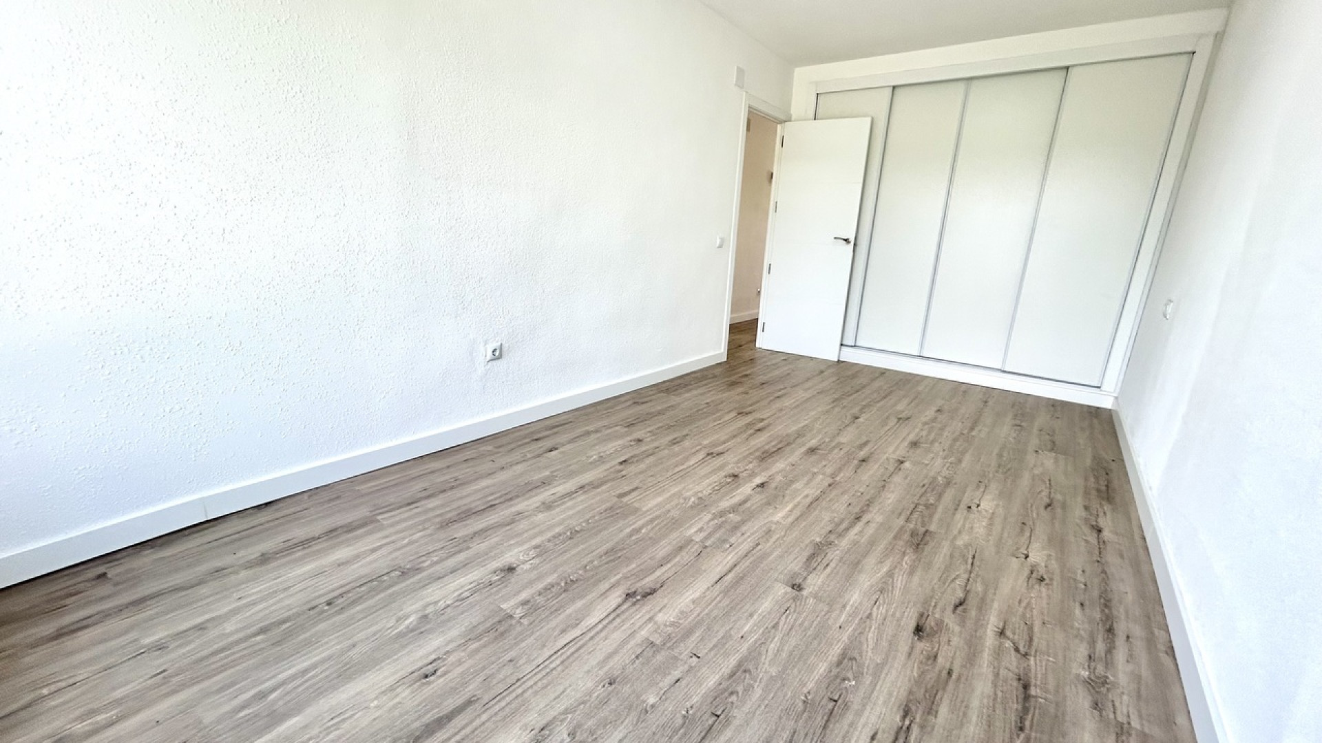 Resale - Apartment - Villamartin