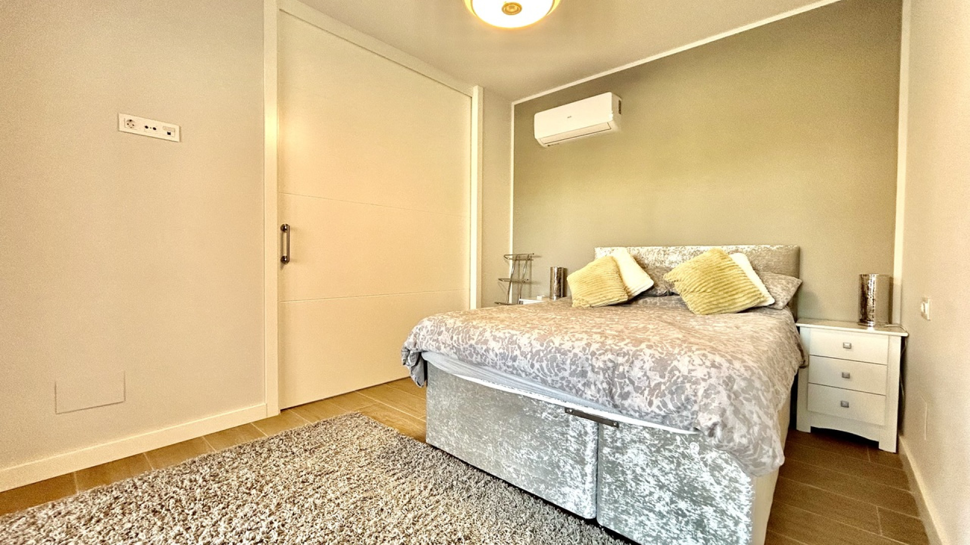 Resale - Apartment - Villamartin