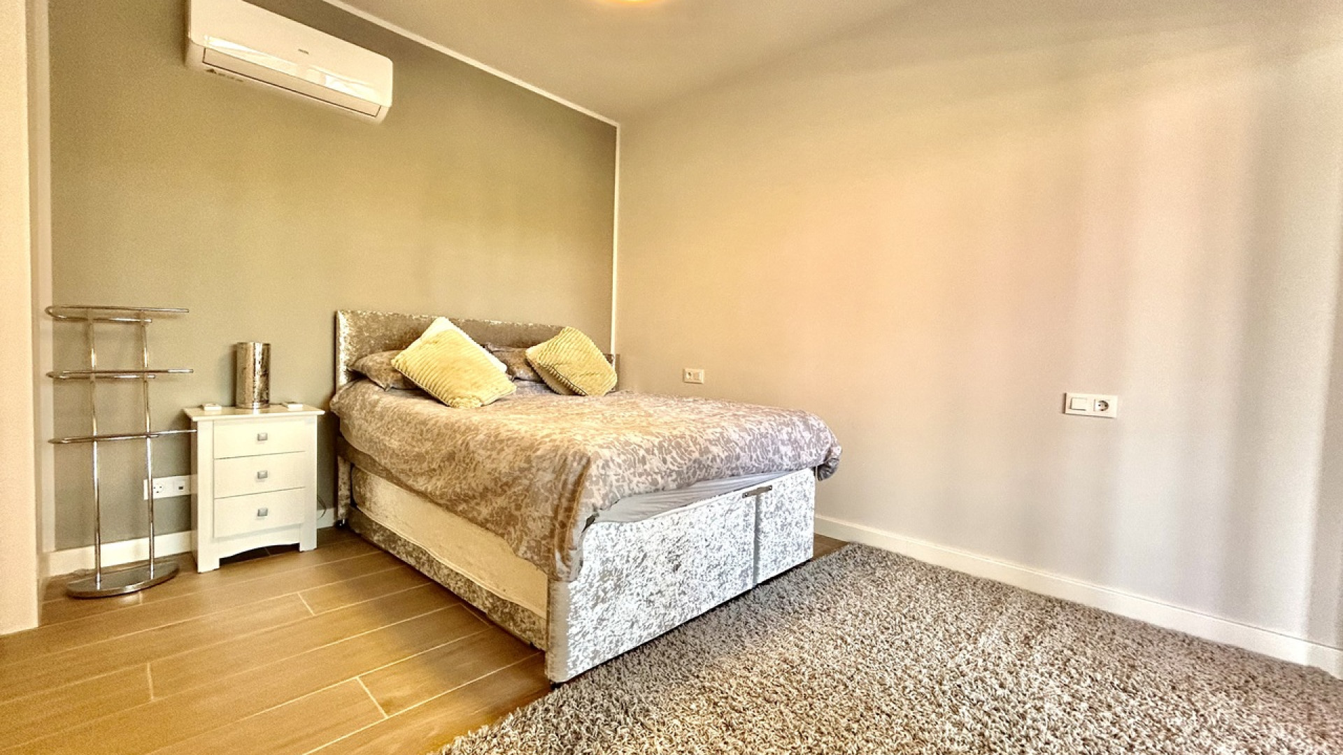 Resale - Apartment - Villamartin