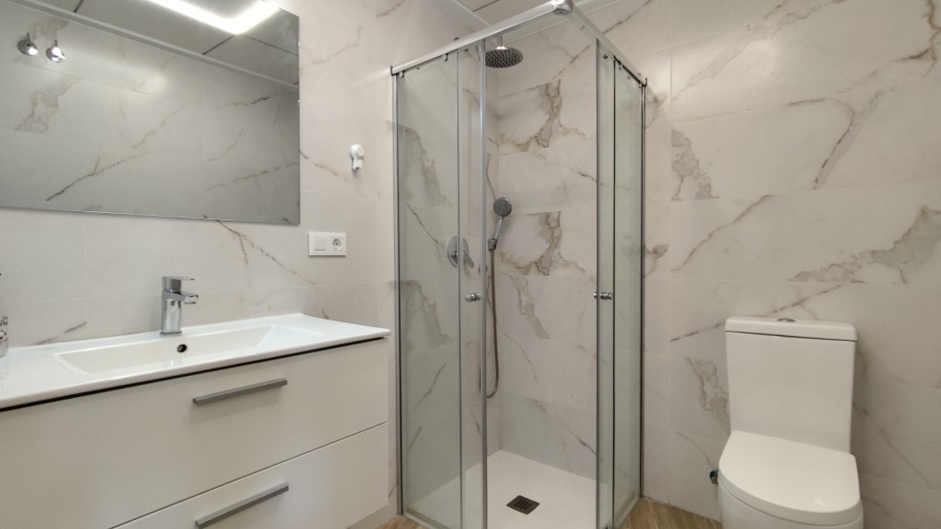 Resale - Apartment - Villamartin
