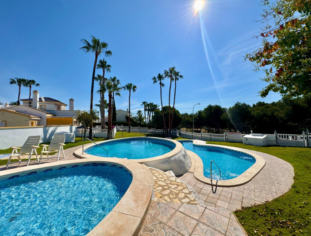 Resale - Bungalow - Orihuela Costa - Villamartín-Las Filipinas