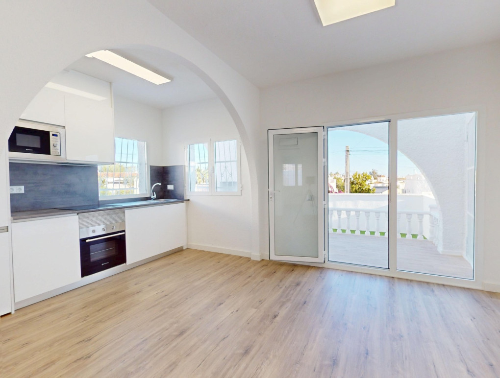 Resale - Bungalow - Orihuela Costa - Villamartin