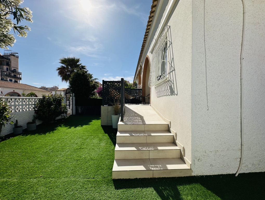 Resale - Bungalow - Torrevieja