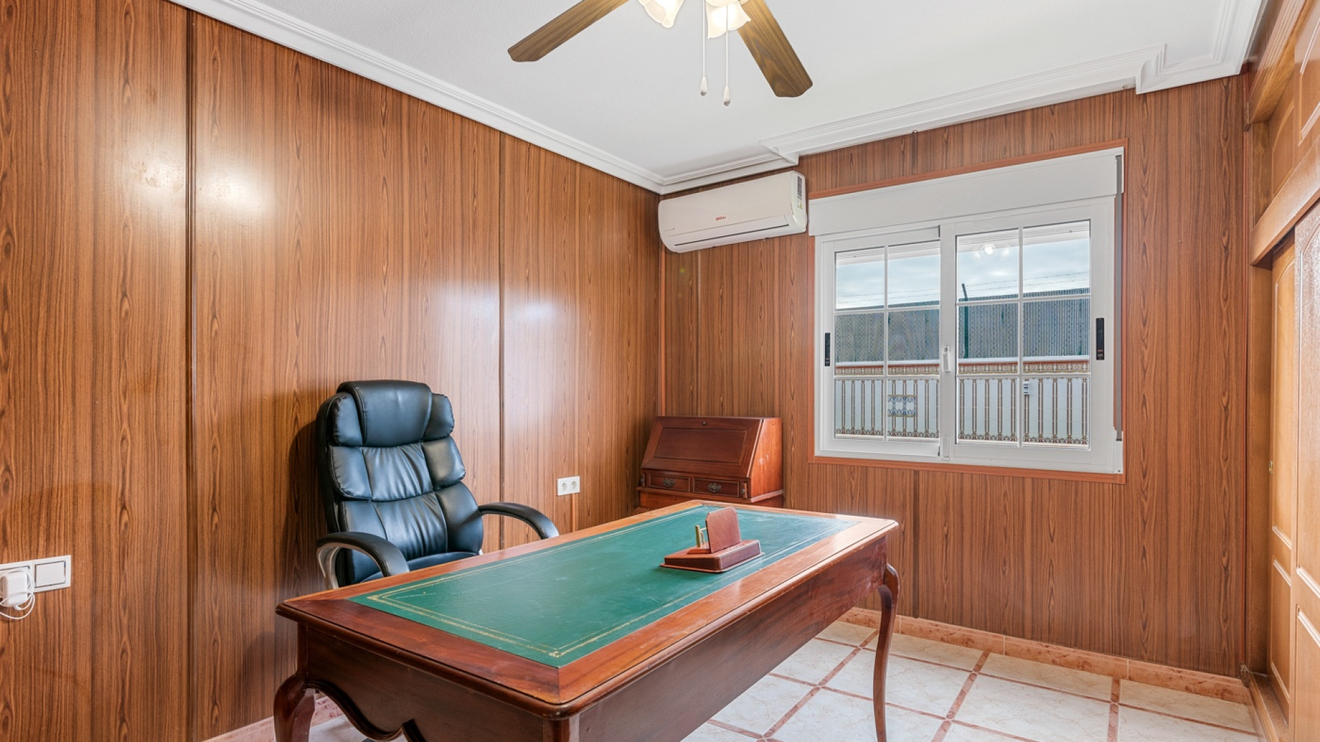 Resale - Chalet - Torrevieja