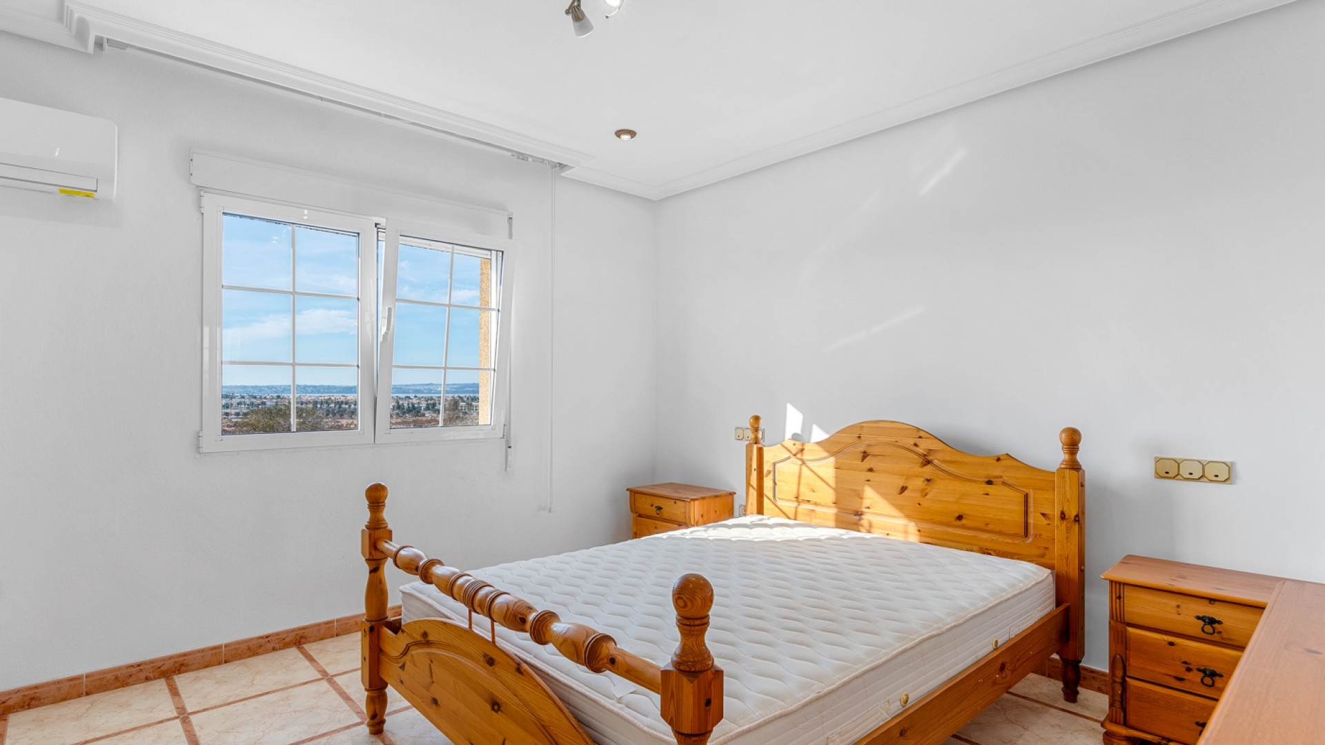 Resale - Chalet - Torrevieja