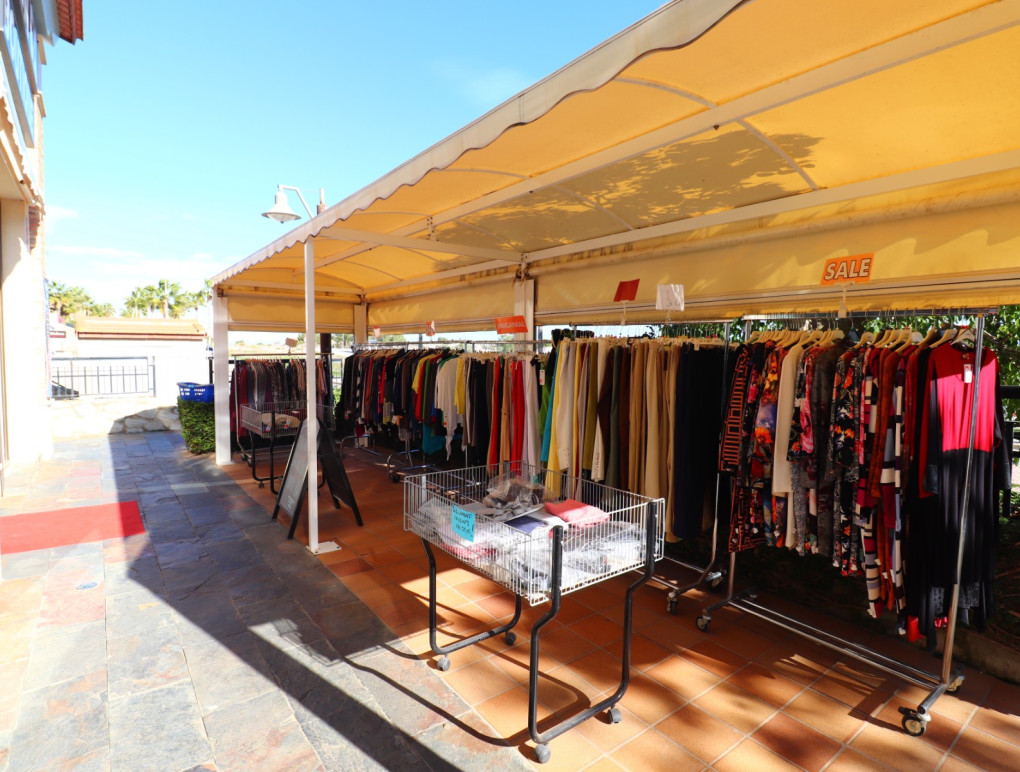 Resale - Commercial (Leasehold) - Algorfa - La Finca Golf Resort