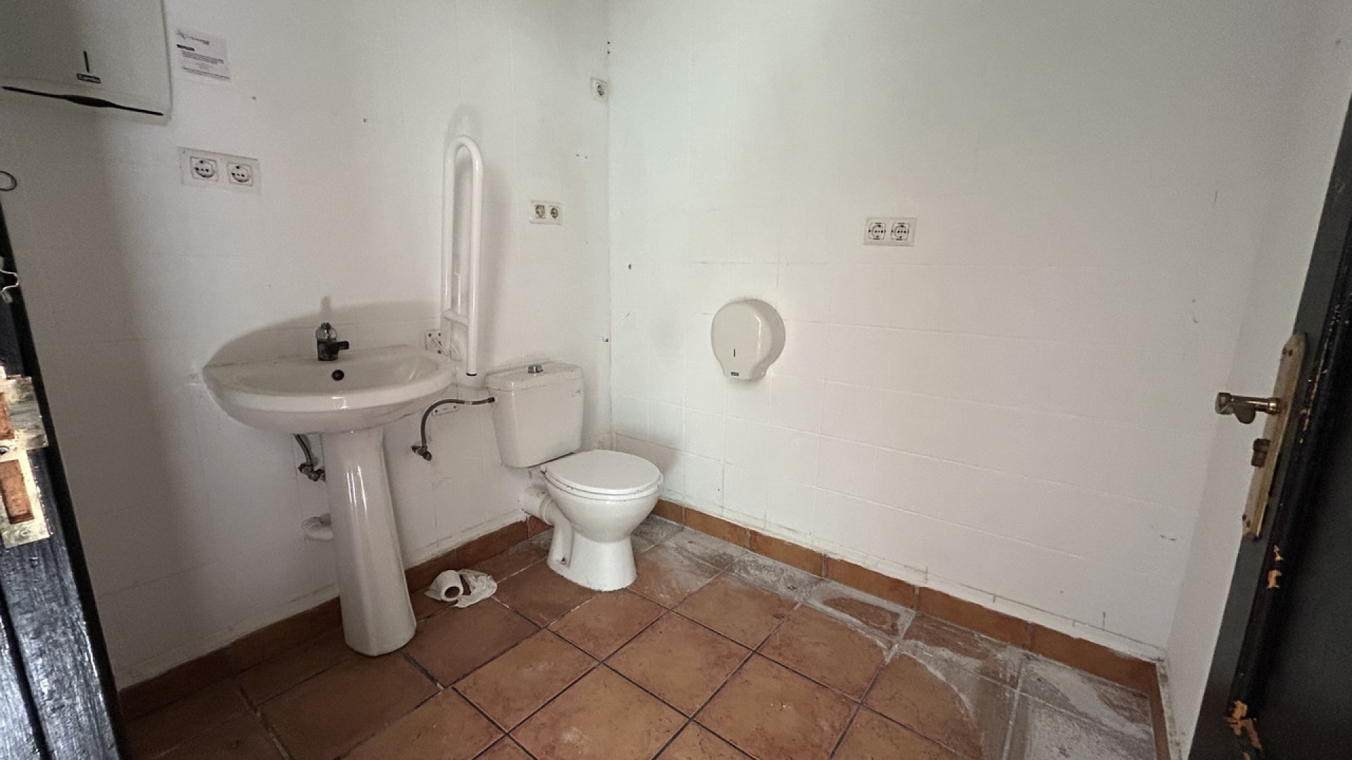 Resale - Commercial - Villamartin